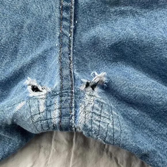 Vintage Wrangler Jeans 36x32 Made in USA Cowboy Cut – Distressed with Flaw - Picture 4 of 9
